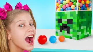 Slava and Arina play with Minecraft Gumball Machine