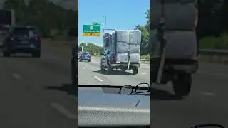 Truck toppled with Mattresss on I-95 north bound