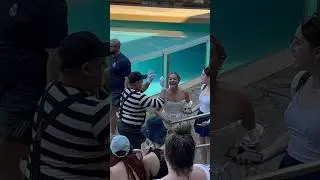 Always Gentleman 🤩 Tom the mime SeaWorld 