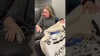 Близняшки не узнали друг друга после наркоза