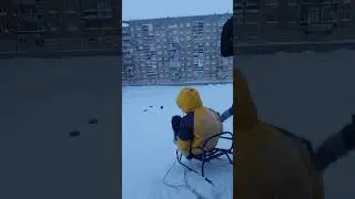 Санки, ватрушки, детские забавы