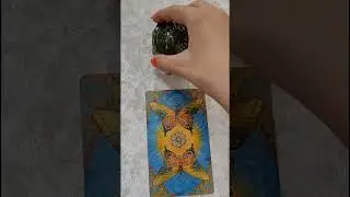 Хочет ли он с Вами отношений? Расклад таро
