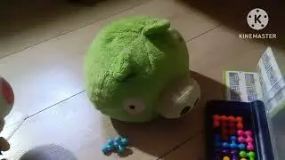 Goliath gets hit by a chair (Plushie shorts)