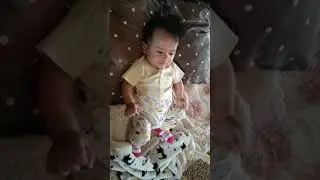 Pagi ini baby qila habis mandi .nonton guys 🤗