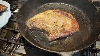 How to cook a great steak in cast iron.