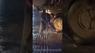 ОНИ КЛАДУТ АСФАЛЬТ В ЛУЖИ 😵‍💫😲 НОВОСИБИРСК