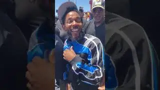 Fan tries to pinch Kendrick Lamar's cheek 😂