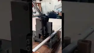 Пробивка отверстий в верхней и нижней планке алюминиевых горизонтальных жалюзи системы Холис