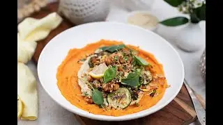 REZEPT: Süßkartoffel Frühstücksbowl mit pikantem Granola