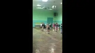 танец утят. Танцуют дети. Уроки бального танца.