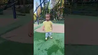 СЕВИК НА ДЕТСКОЙ ПЛОЩАДКЕ