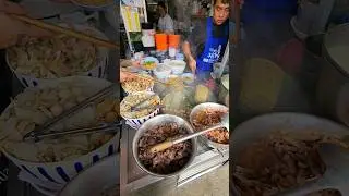 Can't stop, Michelin Guide award-winning noodles, Chiang Mai, Thailand. #Streetfood  #shorts