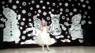Марина Белик - 5 лет. Песня "Снежная королева" .А.Евтодьева. Диплом 2 степени.