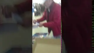 Chevy Chase of Caddyshack signing autographs