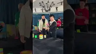 Tutorial on how to bounce slinkys!#MomentsGang#short#DIY