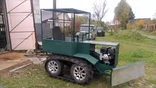 Самодельный гусеничный трактор с плугом и отвалом