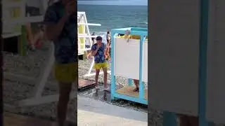 Пранк в примерочной на пляже! Девушка была удивлена! 