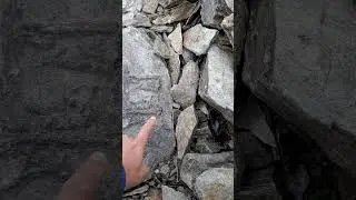 Непонятная письменость в горах Чегета.