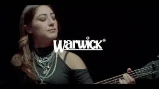 Ambra Freyre (Charlie Parra) una bajista única, para un bajo único