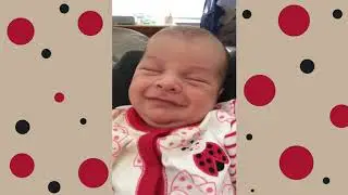 Смеется ребенок во сне! Очень-очень мило...^^
