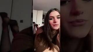 МИЛАЯ ДЕВОЧКА ПОКАЗЫВАЕТ НОЖКИ В КОЛГОТКАХ СТУПНИ Пяточки 🦶🏻
