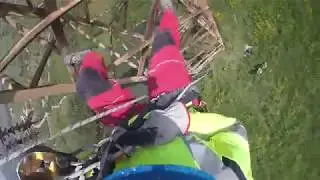 acrobazie su traliccio con tecniche di accesso su funi rope access