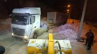 Поехал дёргать фуру. Буксовал весь день...