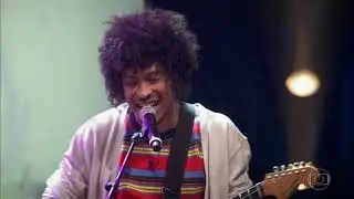 Boogarins - Doce (ao vivo no Conversa com Bial 2019)