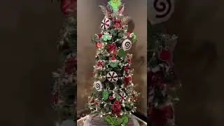 The tree 🌲 is up!!!!