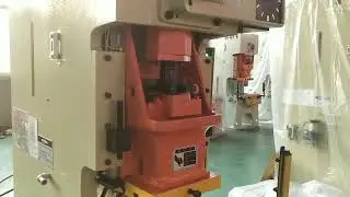 Punch with high precision, a small error, and excellent performance