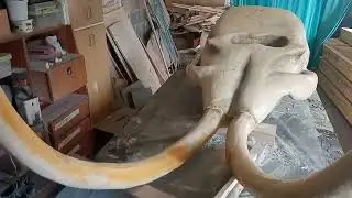 Декоративний череп мамонта