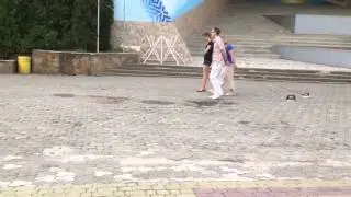 Семья Утюговых на прогулке