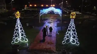 Новогодние световые украшения в Ломоносове