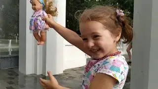 СОФИЯ КАК МАМА. Играем в дочки - матери в парке и на детской площадке. Харьков. Соника Влог