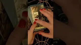 Нужно ли использовать перевёрнутые карты в темных колодах таро?