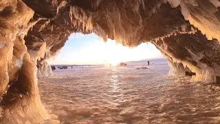 Байкал. Ледяной грот острова Харанцы.