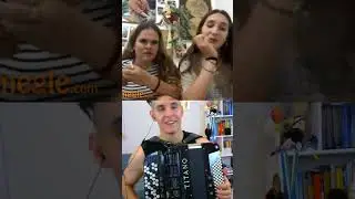 КАК ОНА ЧУВСТВУЕТ ПЕСНЮ | ЛЕСНИК на БАЯНЕ