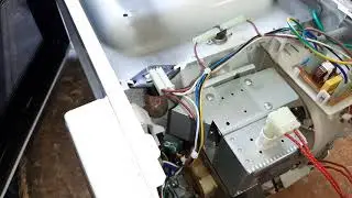 СВЧ печь моргает при открытии дверцы
