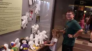 Výstava Kiwanis panenek v pražské pasáži Českého designu