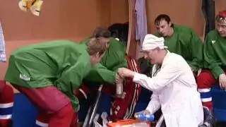 6 кадров. Доктор на хоккее