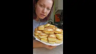 Ролик № 1414. Творожные пончики. Рецепт в конце ролика.