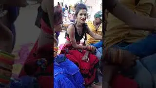 राज बैंड के लेडीस डांसरों की शरारत करते हुए देखें 🌹