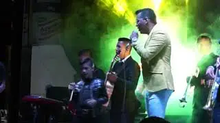 Esteban Correa cantando con Yeison Jimenez el mejor caballo