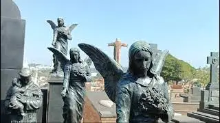 Jazigos grandiosos e a arte aplicada em diversos estilos