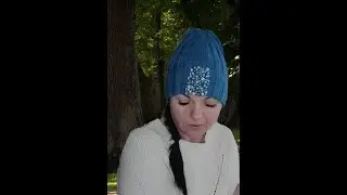 Шапка спицами с красивой макушкой .МК