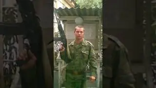 ЭТОТ РУССКИЙ ПАРЕНЬ НАПУГАЛ 20 ГРУЗИНСКИХ ВОЕННЫХ