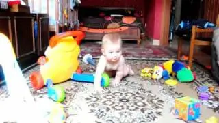 Димка играется (8,5 мес)