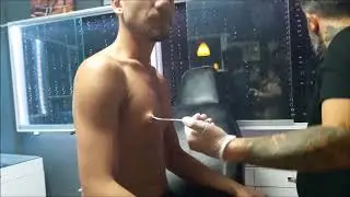 erkek nipple piercing nasıl delinir ? çok acır mı ?