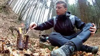 Vaření v přírodě - dřívkáč IKEA, špekáčky, fazole a čaj z jehličí