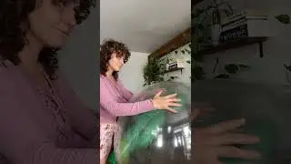 Bounce : girl playing with balloon